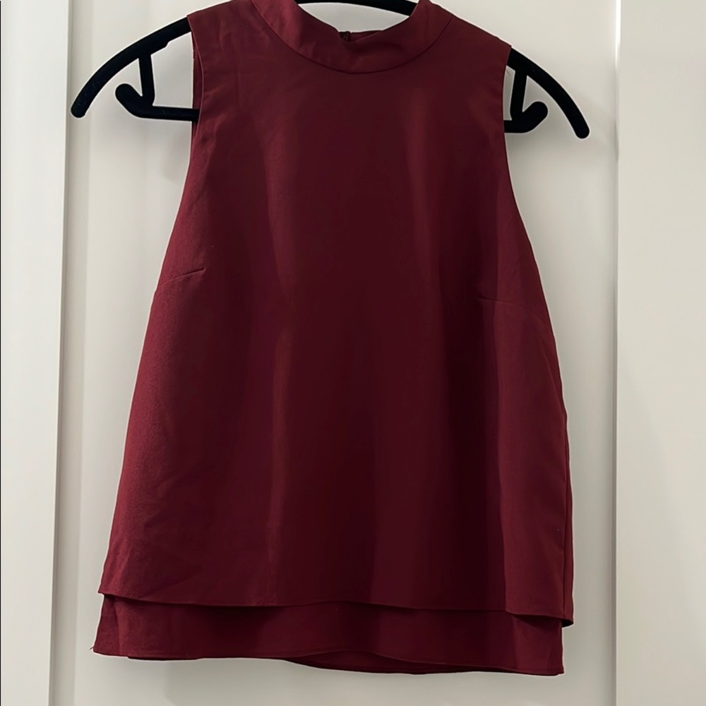 Sleeveless Mockneck Burgundy Top